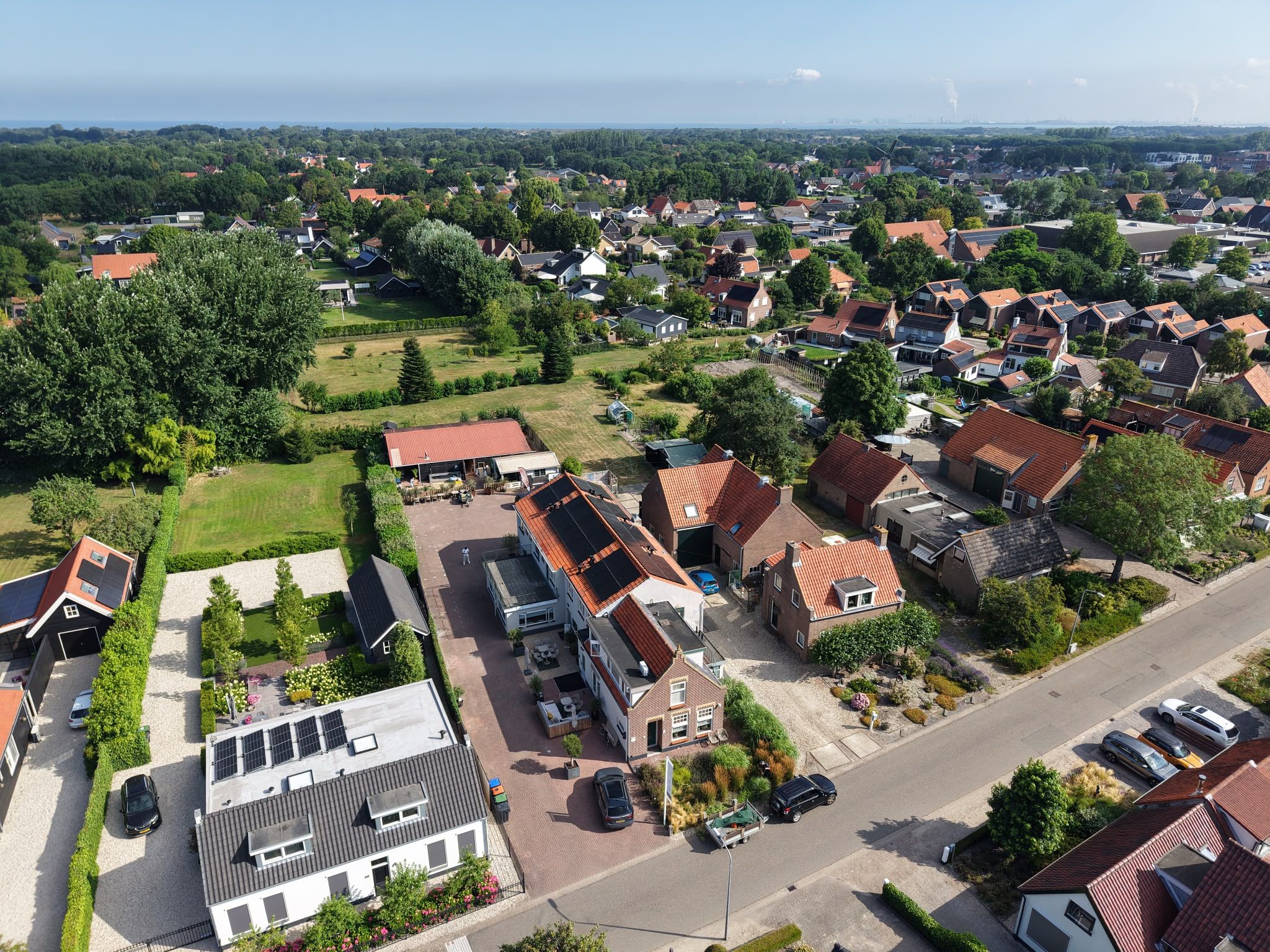 Breed zandstrand en duinen in Ouddorp
